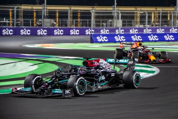 Obrazek newsa : Oferta F1 TV Pro 2023 - Cena, Promocja, Ile urządzeń?