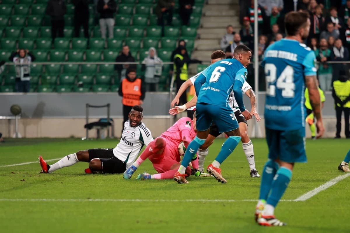 Obrazek newsa : Liga Konferencji: Są kary dla Legii Warszawa za mecz z Betisem