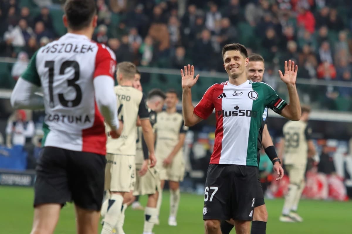 Obrazek newsa : Legia Warszawa wzmocniona przez meczem z Widzewem Łódź. Papszun potwierdza