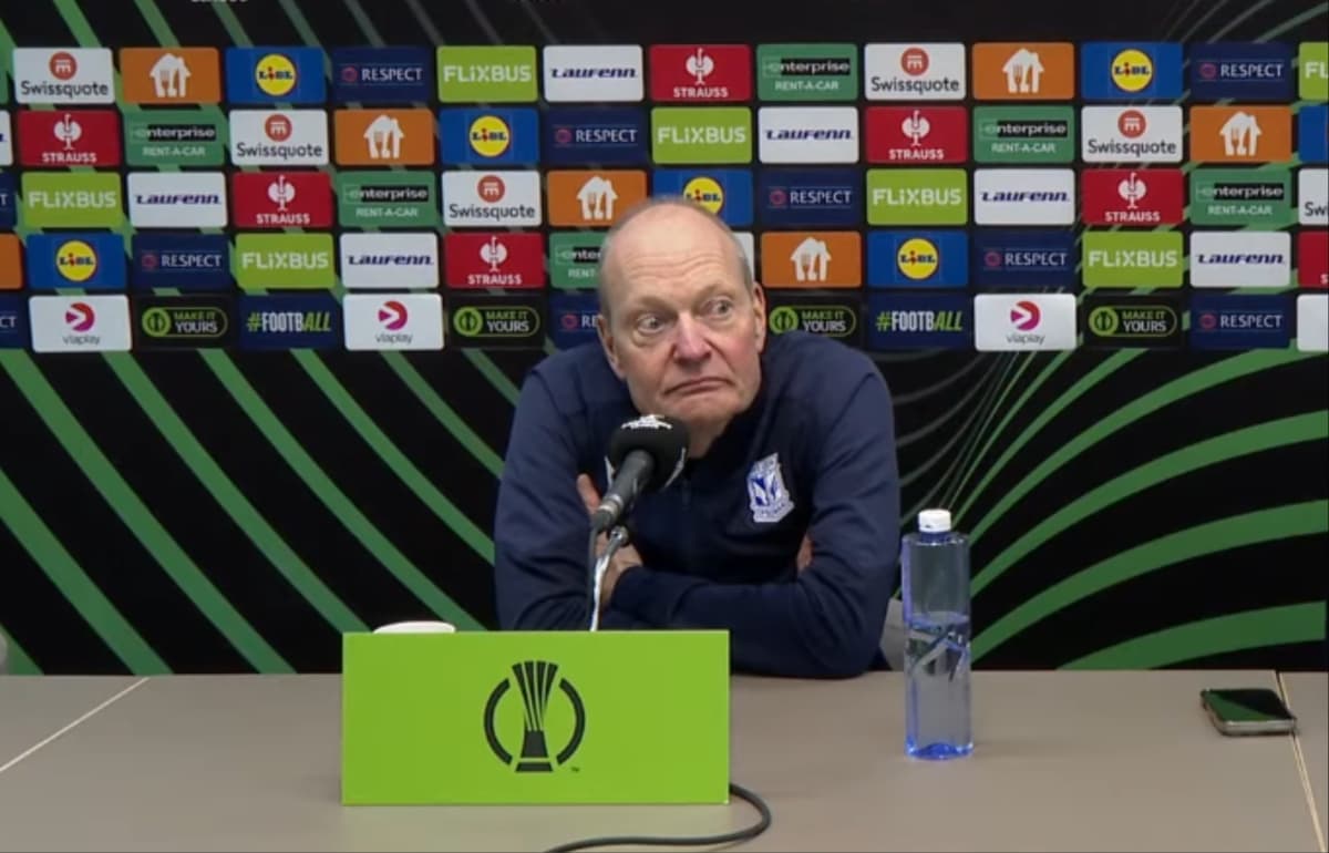 Obrazek newsa : Lech Poznań miał nietypowy problem podczas meczu. Niels Frederiksen wszystko ujawnił. "Przestał działać"