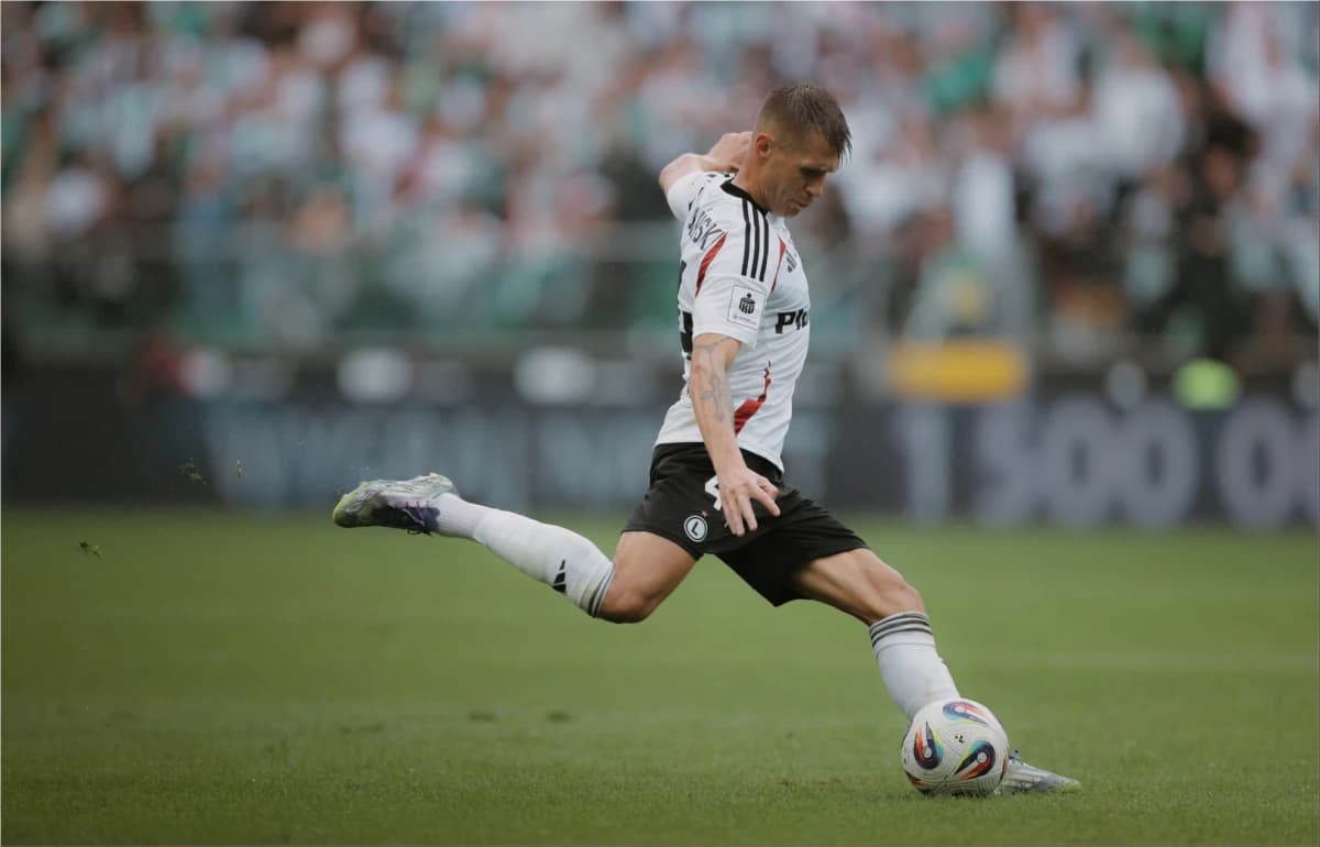 Obrazek newsa : Chcieli go w Stanach Zjednoczonych i w Zjednoczonych Emiratów Arabskich, ale wybrał Legię. Zdradził, dlaczego