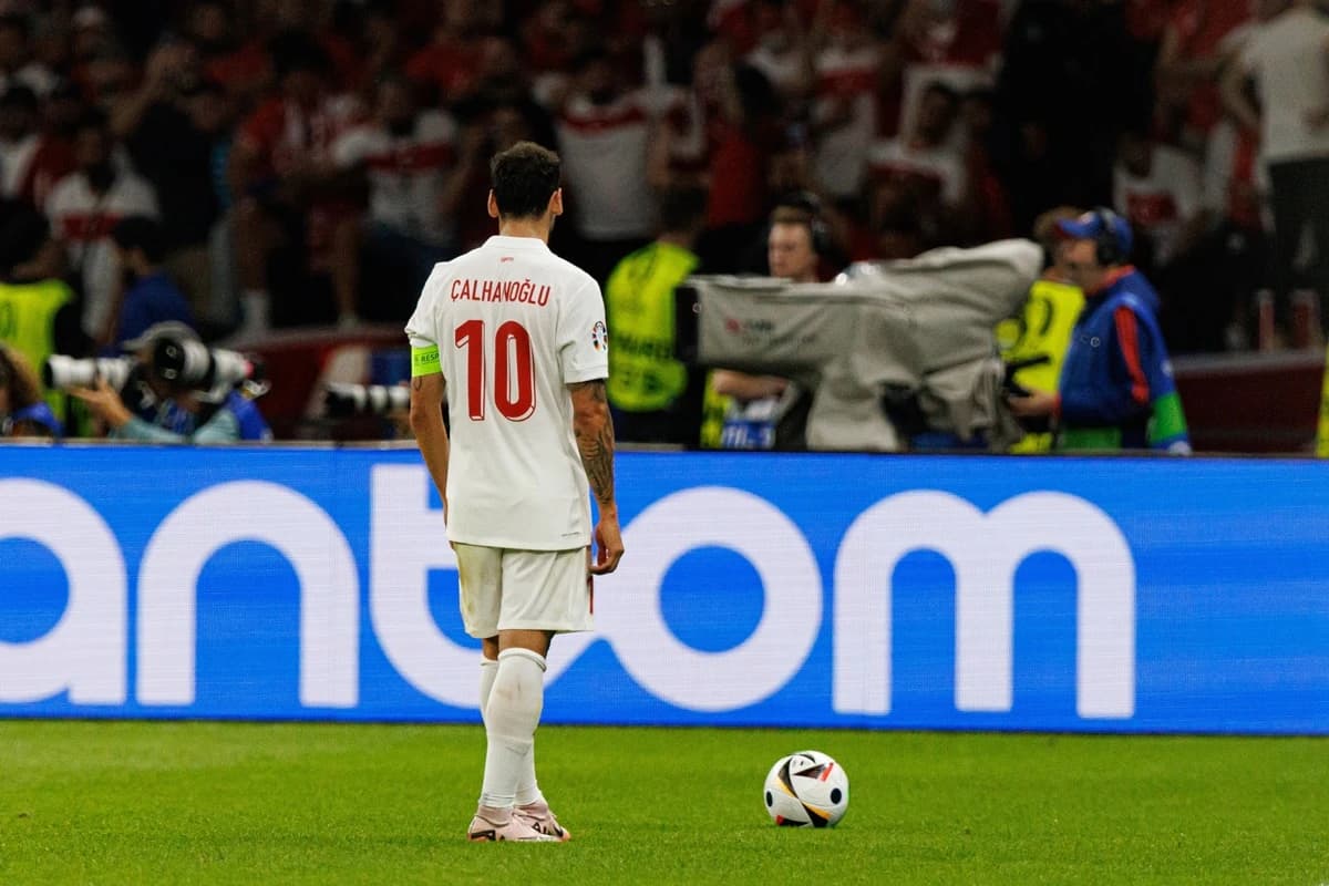 Obrazek newsa : Hakan Calhanoglu kontuzjowany. Co z derbami Mediolanu?