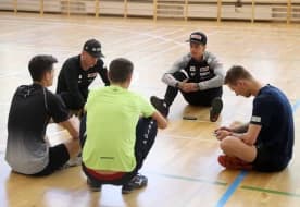 Thomas Thurnbichler dokonuje zmian przed zawodami w Klingenthal