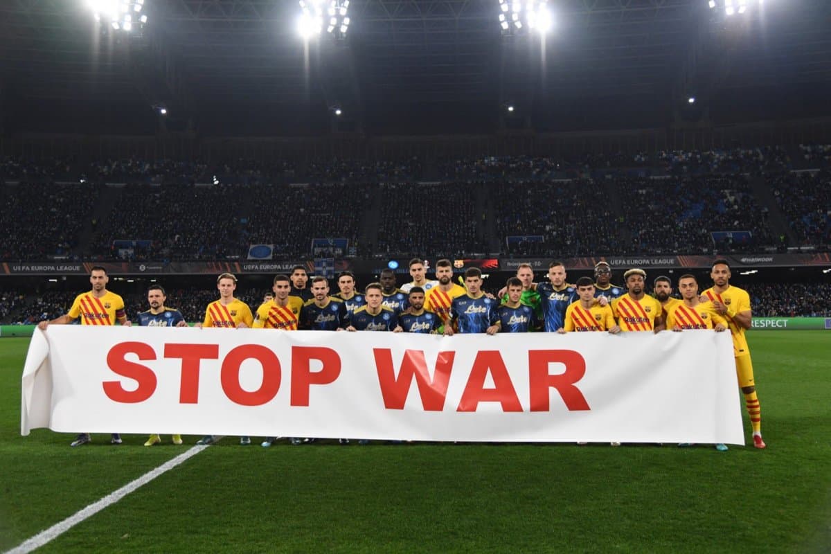 Piłkarze Barcelony i Napoli z solidarnym gestem dla Ukrainy
