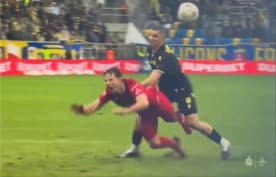 Szymon Marciniak wytłumaczył, dlaczego Widzew Łódź nie otrzymał rzutu karnego
