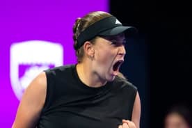 WTA Doha 2025: Świątek bezradna. Bezkompromisowa Ostapenko
