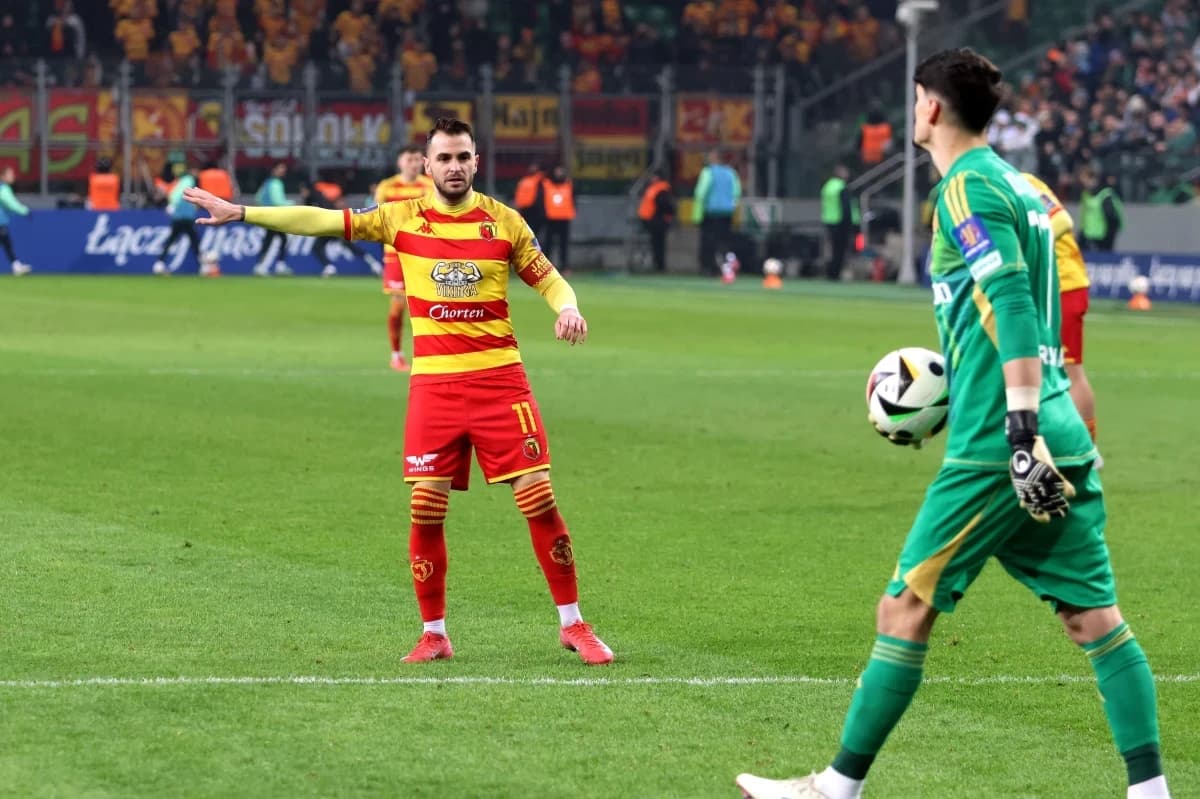 Jagiellonia Białystok - FC Iberia 1999 sędziowie meczu. Kto sędzią głównym? (20.08.2026)