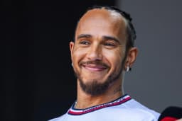 Obrazek news: Lewis Hamilton krytykuje nowe przepisy F1. „Najbardziej liczy się dla mnie walka podczas wyścigu”