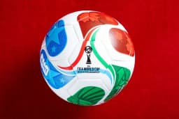 Obrazek news: Adidas wprowadzi piłkę "Trionda Final" na półfinały i finały MŚ 2026