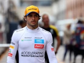 Carlos Sainz z pole position przed Grand Prix Singapuru, problemy Maxa Verstappena