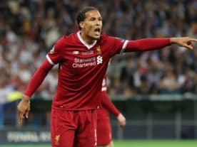 Van Dijk: Każdy zawodnik musi spojrzeć w lustro