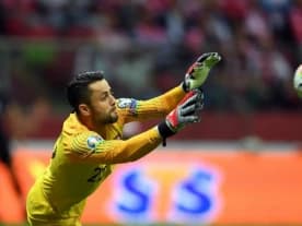 Łukasz Fabiański zasili klub z Ligi Mistrzów? Jest to możliwe!