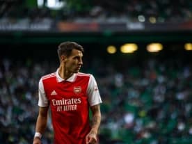 Premier League: Arsenal gromi w derbach Londynu, United minimalnie lepsze od Aston Villi